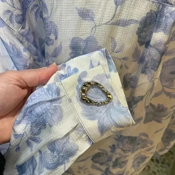 Mother of Pearl London White Blue hint of Lavender Floral Mock Tie Neck - Picture 5 of 13